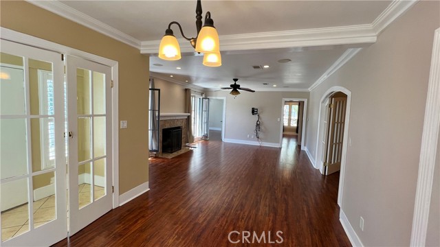 Detail Gallery Image 3 of 62 For 5106 Crenshaw Bld, Los Angeles,  CA 90043 - 4 Beds | 3 Baths