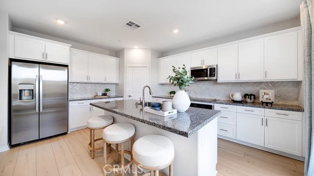 Detail Gallery Image 2 of 24 For 3268 Homestead Paseo, Ontario,  CA 20536 - 5 Beds | 3 Baths