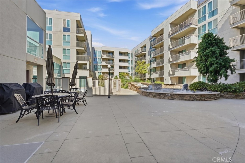 https://media.crmls.org/medias/08118f51-df64-40ea-a925-f0d58e5c9e13.jpg?preset=X-Large