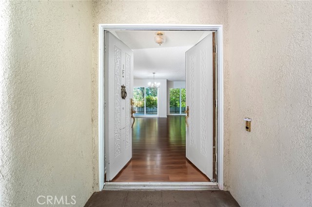 2385 Via Mariposa, Laguna Woods CA: https://media.crmls.org/medias/08127c8b-2e2c-403a-a4d4-3a0a69465c35.jpg