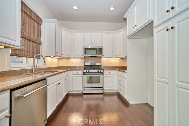 Detail Gallery Image 11 of 29 For 10773 Chestnut, Los Alamitos,  CA 90720 - 3 Beds | 2/1 Baths