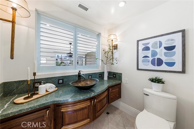 Detail Gallery Image 33 of 75 For 701 Bayside Dr, Newport Beach,  CA 92660 - 5 Beds | 5/1 Baths