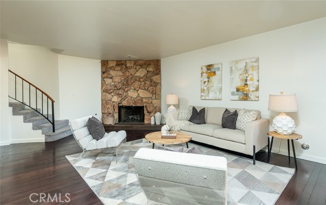 Detail Gallery Image 6 of 31 For 12421 Ramona, Hawthorne,  CA 90250 - 3 Beds | 3 Baths