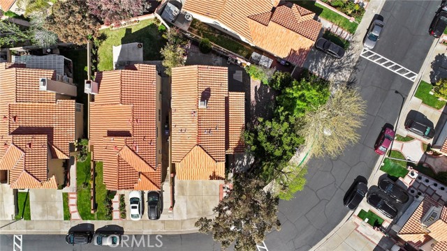 Detail Gallery Image 4 of 56 For 19765 Azure Field Dr, Newhall,  CA 91321 - 3 Beds | 2/1 Baths