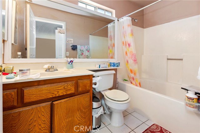 Shared Upstairs Full Bathroom.