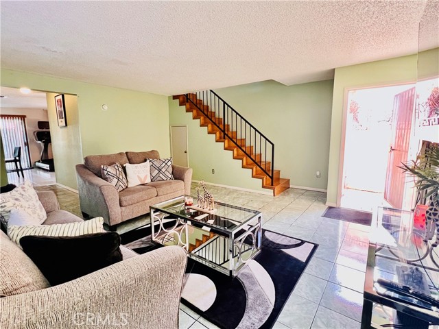 Detail Gallery Image 5 of 39 For 2019 E Piru St, Compton,  CA 90222 - 3 Beds | 1/1 Baths