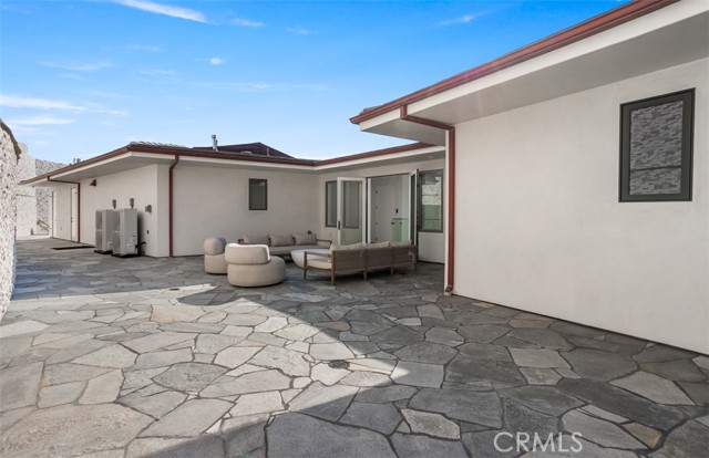 31 N Vista De Catalina, Laguna Beach CA: https://media.crmls.org/medias/08161b1e-72da-48af-bb3c-a70fe6ce93c2.jpg