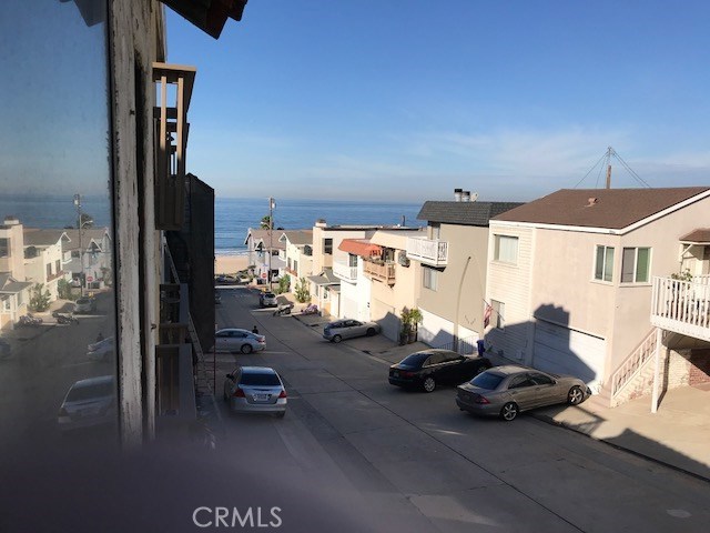 Looking down 39th Street from the front unit to the ocean.  Block and one half to the beach