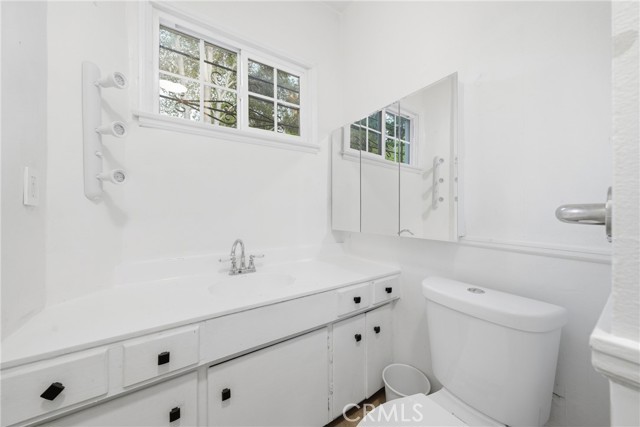 Detail Gallery Image 20 of 32 For 929 Descanso Dr, La Canada Flintridge,  CA 91011 - 3 Beds | 2 Baths