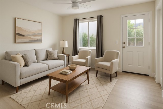 Detail Gallery Image 2 of 15 For 905 W Sumner #B,  Lake Elsinore,  CA 92530 - 3 Beds | 2/1 Baths