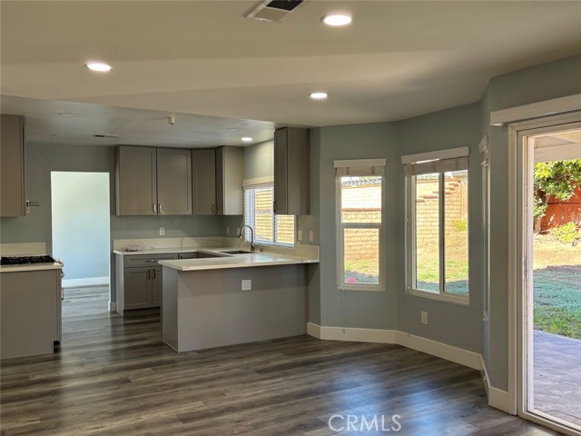 Detail Gallery Image 4 of 16 For 17262 Russo Ct, Fontana,  CA 92336 - 4 Beds | 3 Baths