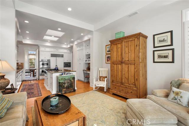 Detail Gallery Image 8 of 15 For 6 Ironwood Dr, Newport Beach,  CA 92660 - 3 Beds | 3/1 Baths