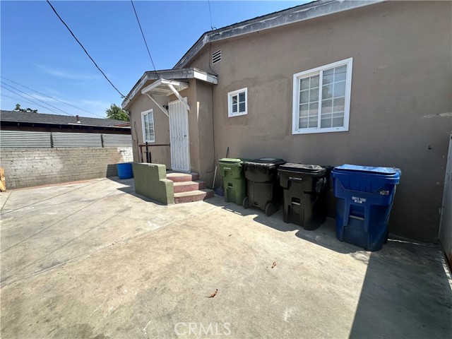 10516 S Clovis Avenue, Los Angeles CA: https://media.crmls.org/medias/0817363e-3a19-48ee-81f6-f44e46c0f0b3.jpg
