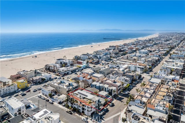 107 Manhattan Avenue, Hermosa Beach, California 90254, 5 Bedrooms Bedrooms, ,2 BathroomsBathrooms,Residential,For Sale,107 Manhattan Avenue,CRSB24201699