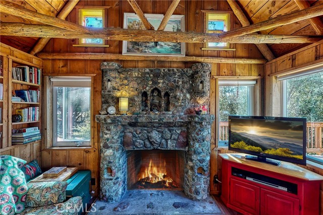 177 Craghill, Cedar Glen, CA 92321