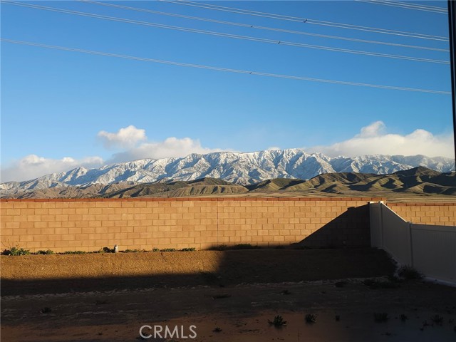 5921 Dragonfly Street, Banning CA: https://media.crmls.org/medias/08181c2b-aa67-4453-adce-c625c0f80c50.jpg