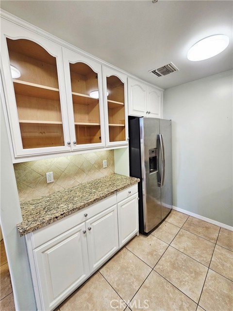 Detail Gallery Image 8 of 32 For 4732 Radford Ave #3,  Valley Village,  CA 91607 - 3 Beds | 3 Baths