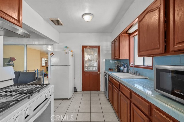 Detail Gallery Image 29 of 44 For 9625 Alexander Ave, South Gate,  CA 90280 - 3 Beds | 2 Baths