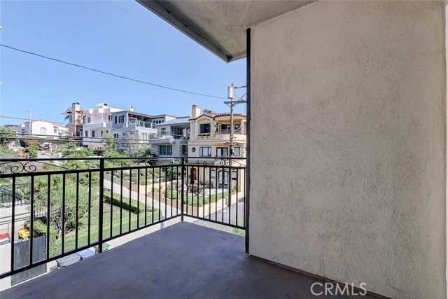 Detail Gallery Image 20 of 32 For 800 Manhattan, Manhattan Beach,  CA 90266 - 2 Beds | 2 Baths