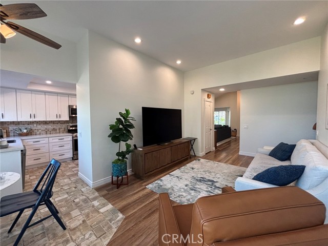 Detail Gallery Image 6 of 25 For 1200 Goldenview, Corona,  CA 92882 - 4 Beds | 2 Baths