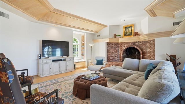 Detail Gallery Image 15 of 74 For 4548 Ellenboro, Woodland Hills,  CA 91364 - 4 Beds | 4/1 Baths