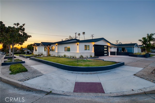 Detail Gallery Image 2 of 67 For 2705 E Orange Grove Ave, Orange,  CA 92867 - 4 Beds | 2 Baths