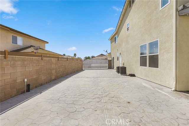 5764 Territory Lane, Eastvale CA: https://media.crmls.org/medias/081c0879-880f-41c9-a700-7b1c836af66c.jpg