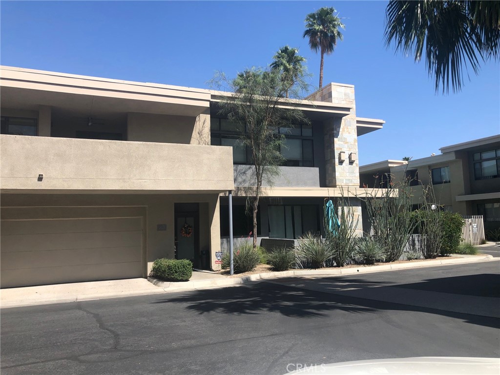 1010 E Palm Canyon Drive #203