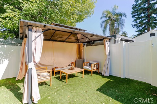 7315 Jamieson Avenue, Reseda CA: https://media.crmls.org/medias/081c83ad-053e-4834-9aac-efe8975eb2f3.jpg