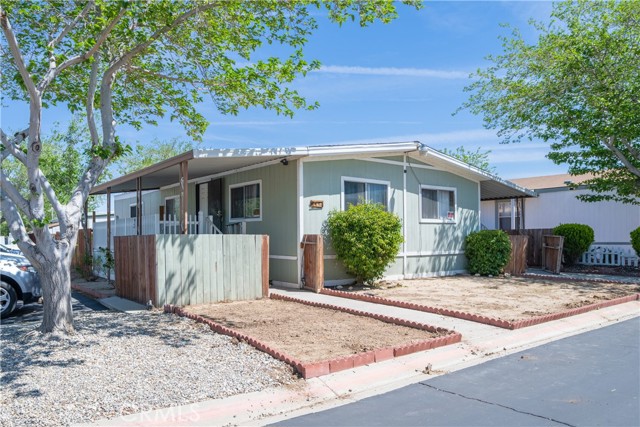 Detail Gallery Image 1 of 25 For 3524 E Avenue R #300,  Palmdale,  CA 93550 - 3 Beds | 2 Baths