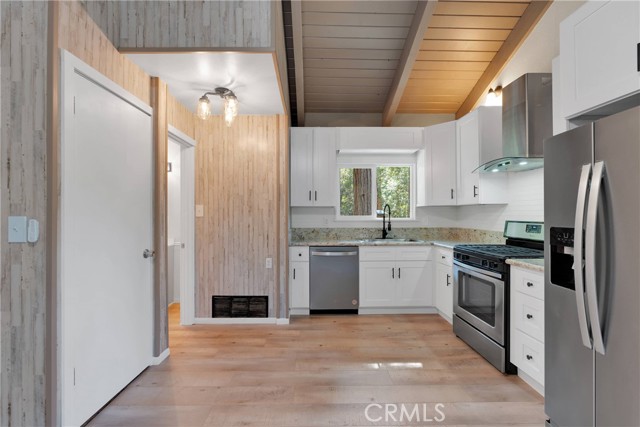 23550 Lake Drive, Crestline CA: https://media.crmls.org/medias/081dc3b5-2b8c-4e52-9fee-4d4f9d6d6997.jpg