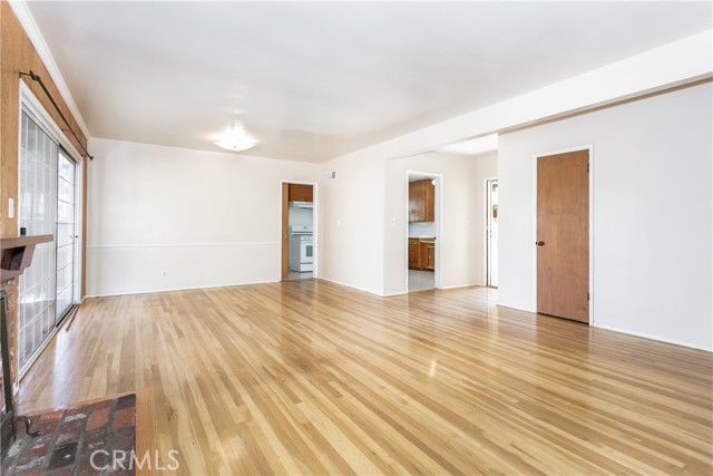 10436 Columbus Avenue photo 10