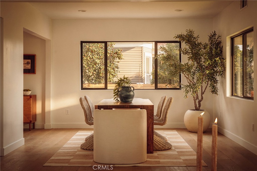https://media.crmls.org/medias/081eed34-eb64-4229-b963-0518a6056794.jpg?preset=X-Large