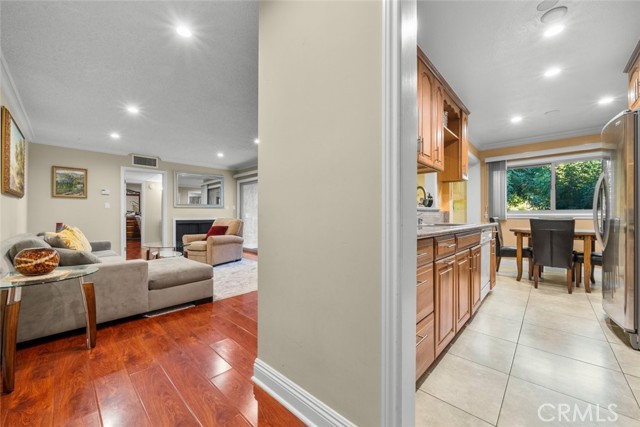 1339 North Columbus Avenue, 103 photo 8