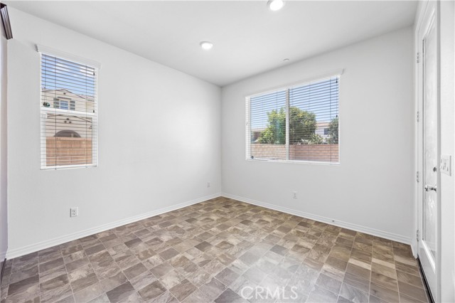 4132 S Canal Way, Ontario CA: https://media.crmls.org/medias/081fd026-21bc-4a3a-be68-634ebf181a37.jpg