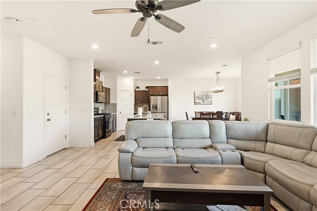 Detail Gallery Image 12 of 43 For 2367 Explorador, Merced,  CA 95340 - 4 Beds | 3 Baths