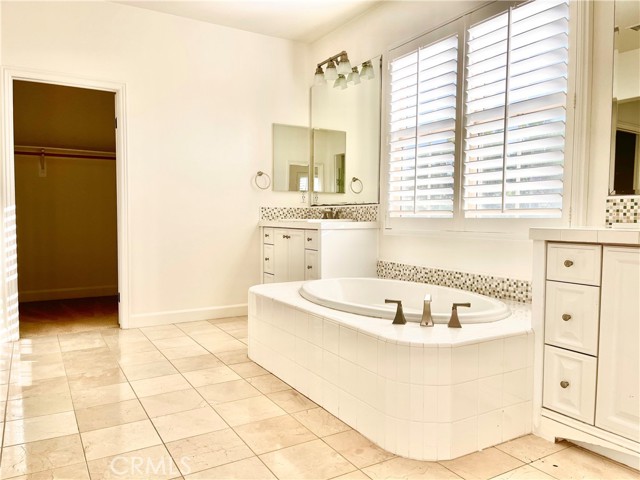 Detail Gallery Image 5 of 6 For 40 Tall Cedars, Irvine,  CA 92620 - 3 Beds | 2/1 Baths