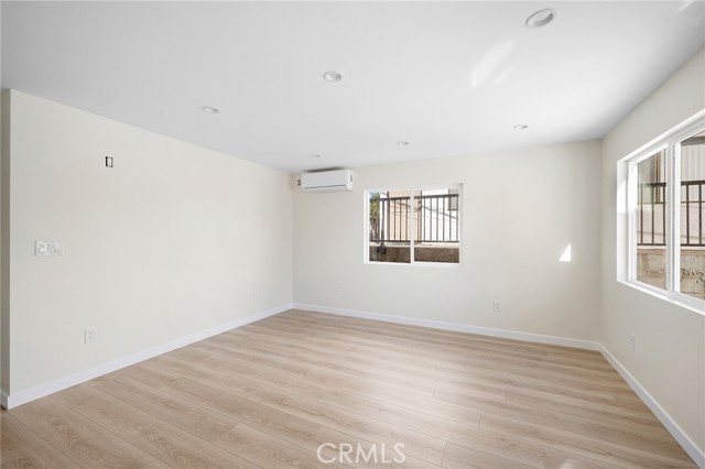 Detail Gallery Image 4 of 17 For 629 W California Ave #B,  Glendale,  CA 91203 - 2 Beds | 2 Baths