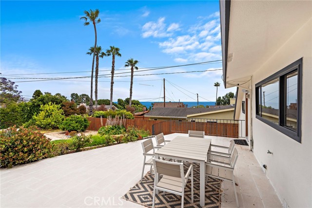 8 Clipper Road, Rancho Palos Verdes CA: https://media.crmls.org/medias/0823981d-fa7f-4eec-8e62-a5edaf15e981.jpg