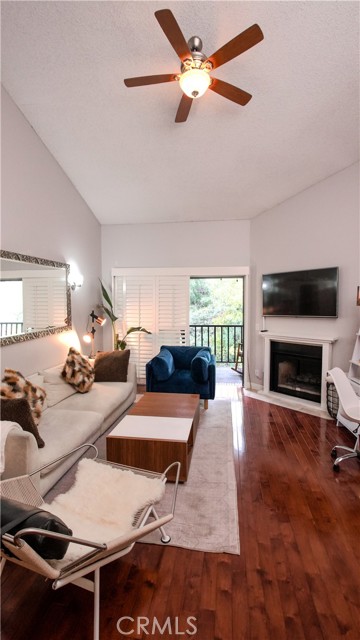 Detail Gallery Image 7 of 18 For 4210 via Arbolada #307,  Los Angeles,  CA 90042 - 2 Beds | 2 Baths