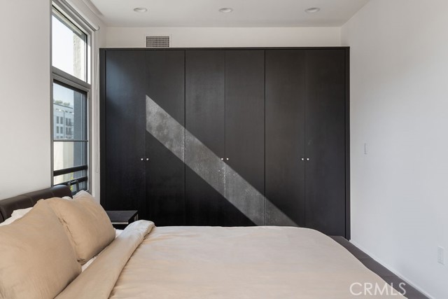 4111 W Sunset Boulevard, Los Angeles CA: https://media.crmls.org/medias/08265156-7827-4188-b023-5f5dcceb5c2a.jpg