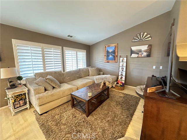 Detail Gallery Image 4 of 23 For 1653 Amber Lily Dr, Beaumont,  CA 92223 - 3 Beds | 2 Baths