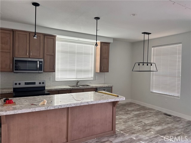 Detail Gallery Image 4 of 5 For 1445 W. Florida Ave #8,  Hemet,  CA 92543 - 3 Beds | 2 Baths