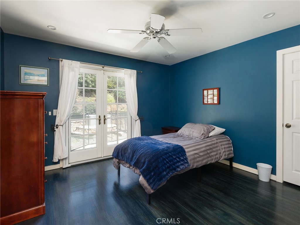 https://media.crmls.org/medias/08282994-9f65-4204-bbd3-51317da17a67.jpg?preset=X-Large