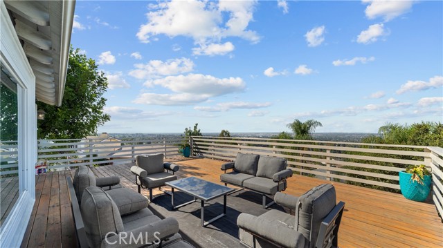 12032 S Circle Drive, Whittier CA: https://media.crmls.org/medias/08285428-69aa-4c4f-a6ac-abdabb9aedc3.jpg