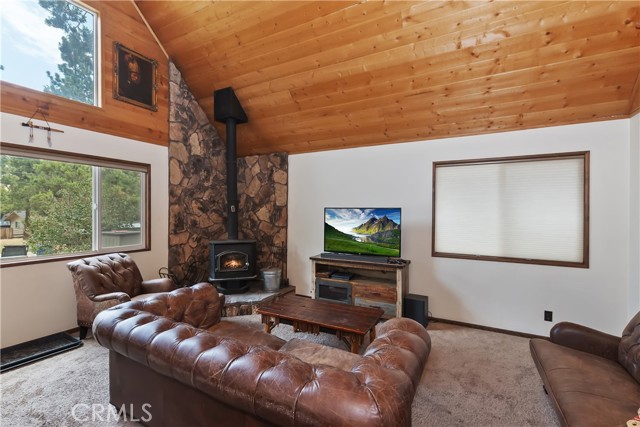 220 Angeles Boulevard, Big Bear City CA: https://media.crmls.org/medias/08285f0e-04db-4e79-b589-c714a45a752b.jpg
