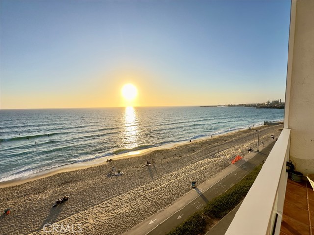 615 Esplanade, Redondo Beach, California 90277, 2 Bedrooms Bedrooms, ,2 BathroomsBathrooms,Residential,Sold,Esplanade,SB23131469