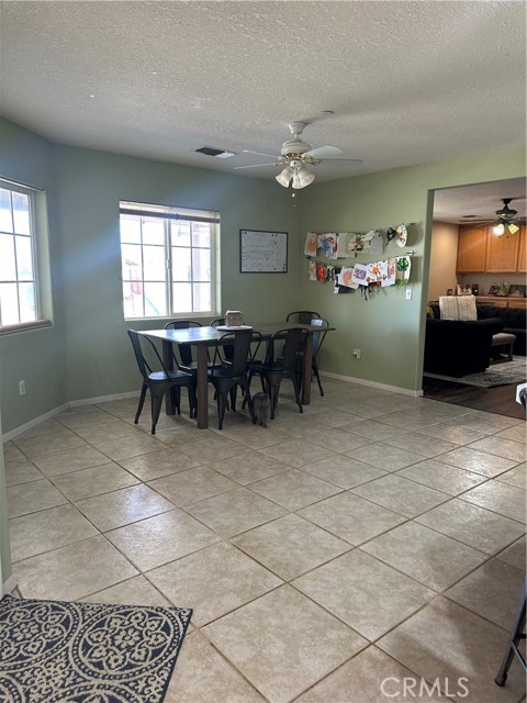 8843 San Diego Drive, Yucca Valley CA: https://media.crmls.org/medias/082ae7c4-65cb-4b66-80b4-a8cd3ca0f424.jpg