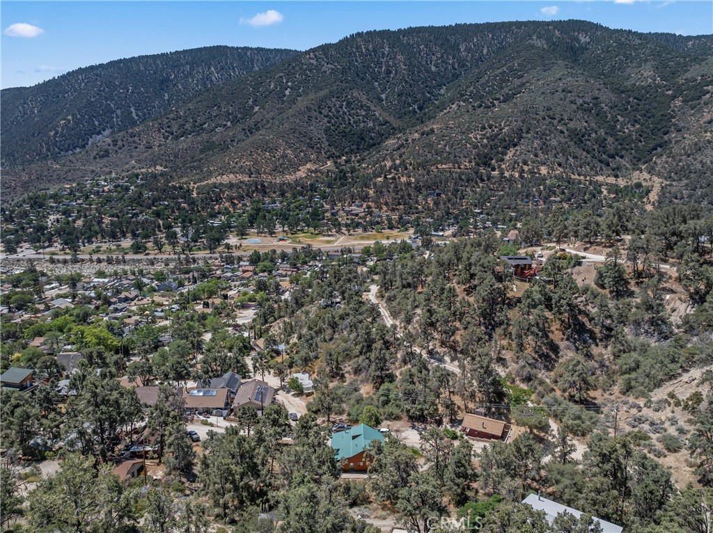 https://media.crmls.org/medias/082b8eb8-450a-4af3-865f-df26517058b2.jpg?preset=X-Large