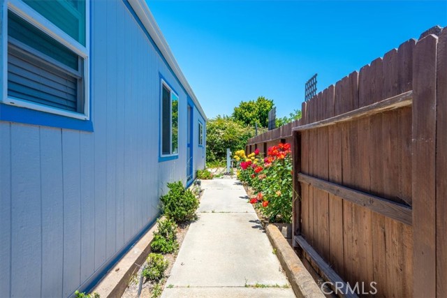 Detail Gallery Image 2 of 47 For 1104 Devonshire Pl, Santa Maria,  CA 93455 - 2 Beds | 2 Baths